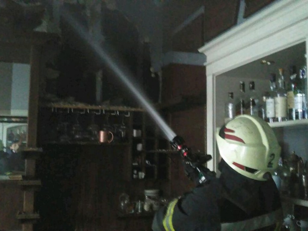 В центре Киеве произошел пожар в кафе (ФОТО)