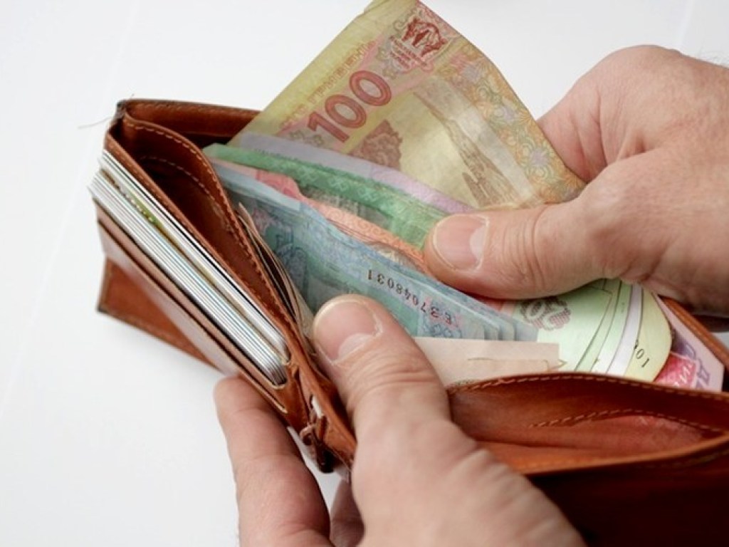 Почти четверть украинцев получает более 10 тысяч гривен зарплаты – Госстат (ФОТО)