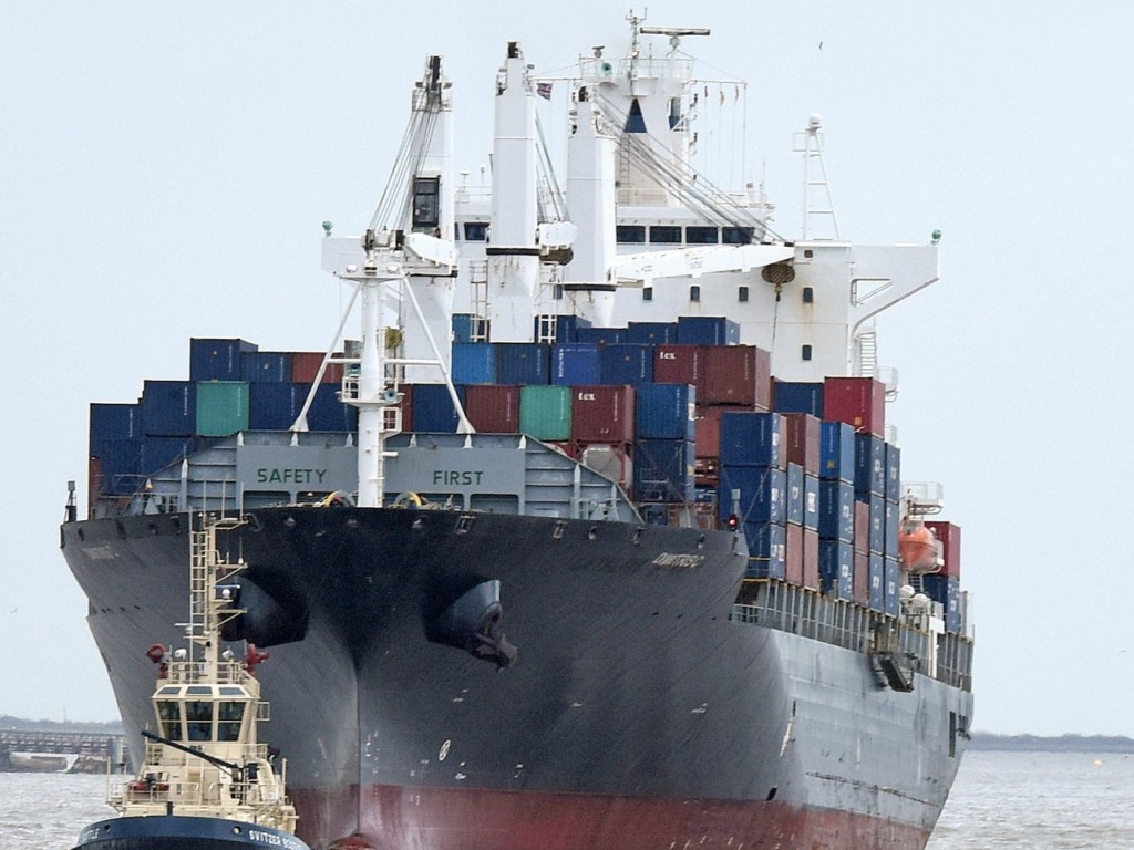 Украинский экипаж обнаружил на борту своего контейнеровоза 300 килограммов кокаина