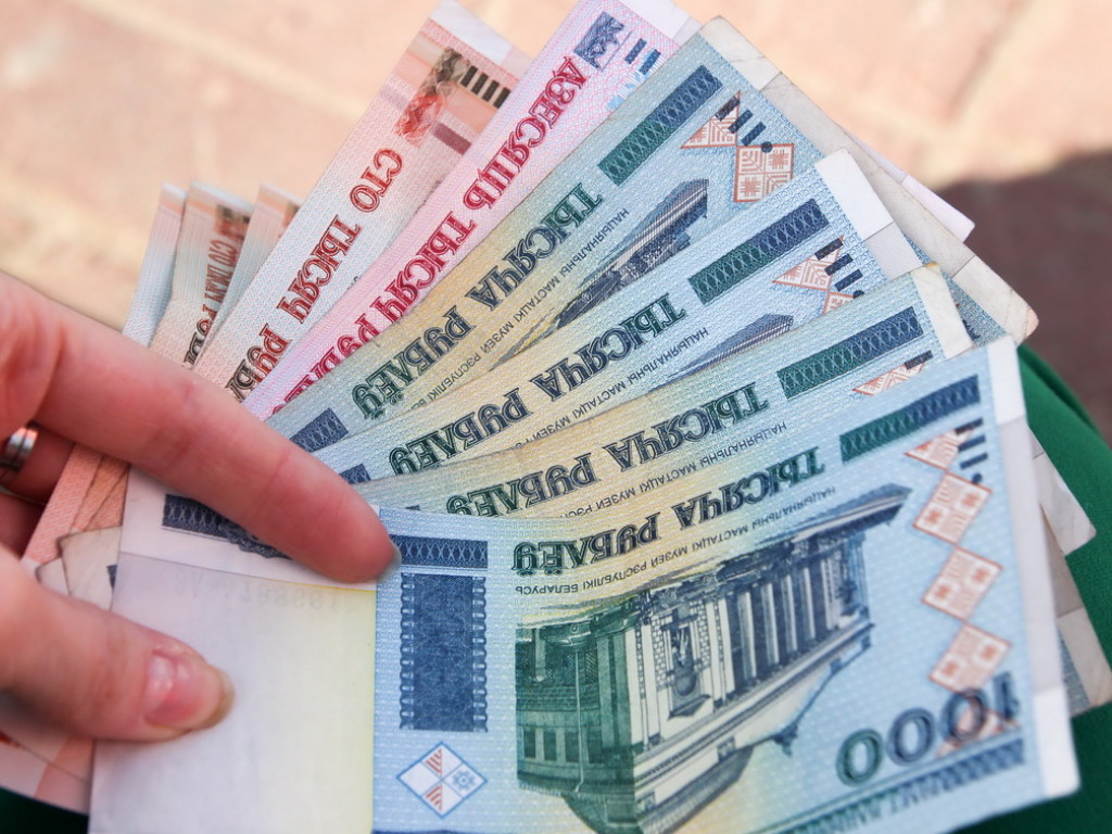 В Харькове пьяный водитель пытался в целях подкупа вручить полицейским российские рубли