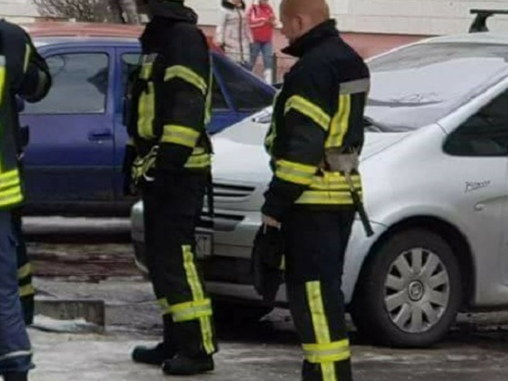 В Киеве произошел пожар в офисном здании (ФОТО)