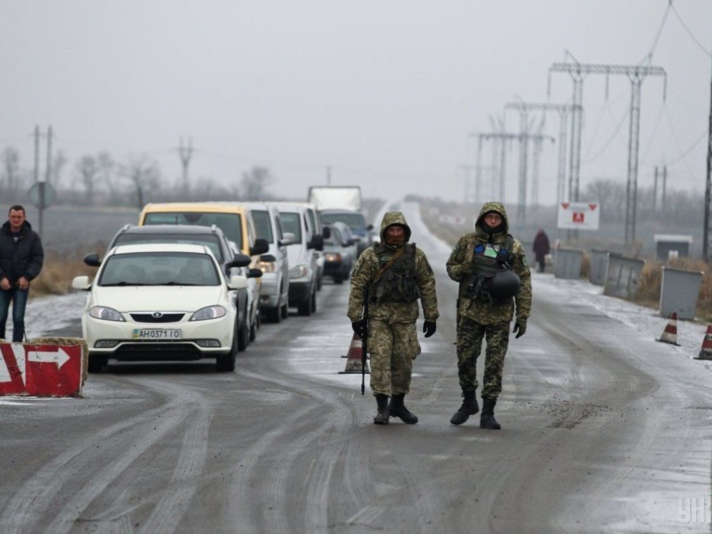 Около 150 грузовиков застряли в очереди на российско-украинской границе