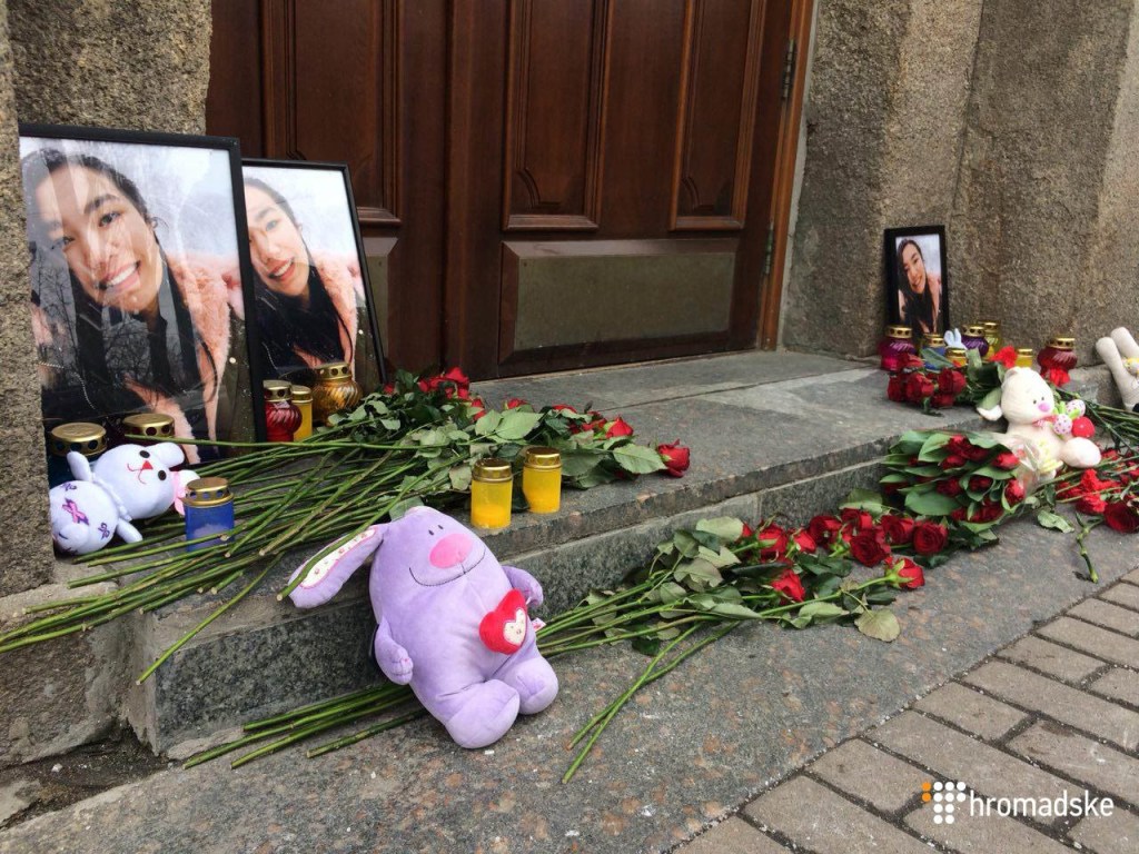Из-за самоубийства студентки возле медуниверситета имени Богомольца провели пикет (ФОТО)
