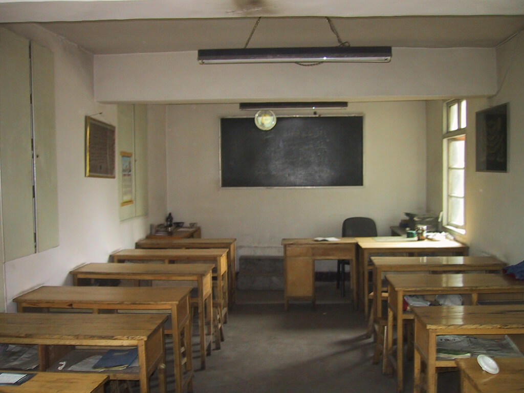 В школе Днепра, где издевательства одноклассников довели мальчика до инсульта, уволили директора