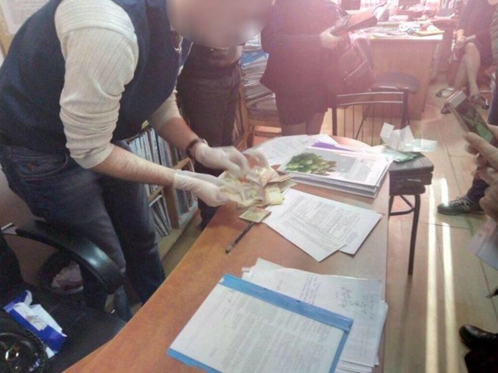 В Одессе поймали на взятке налогового инспектора (ФОТО)