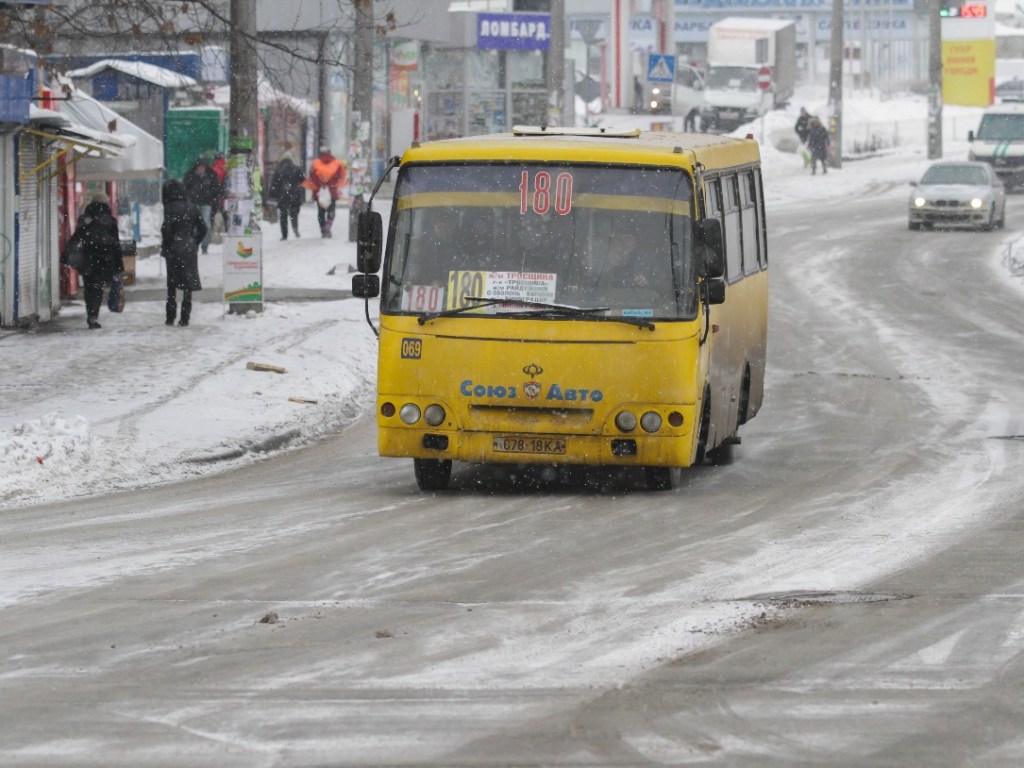 Киевские власти планируют вдвое уменьшить количество маршруток на дорогах