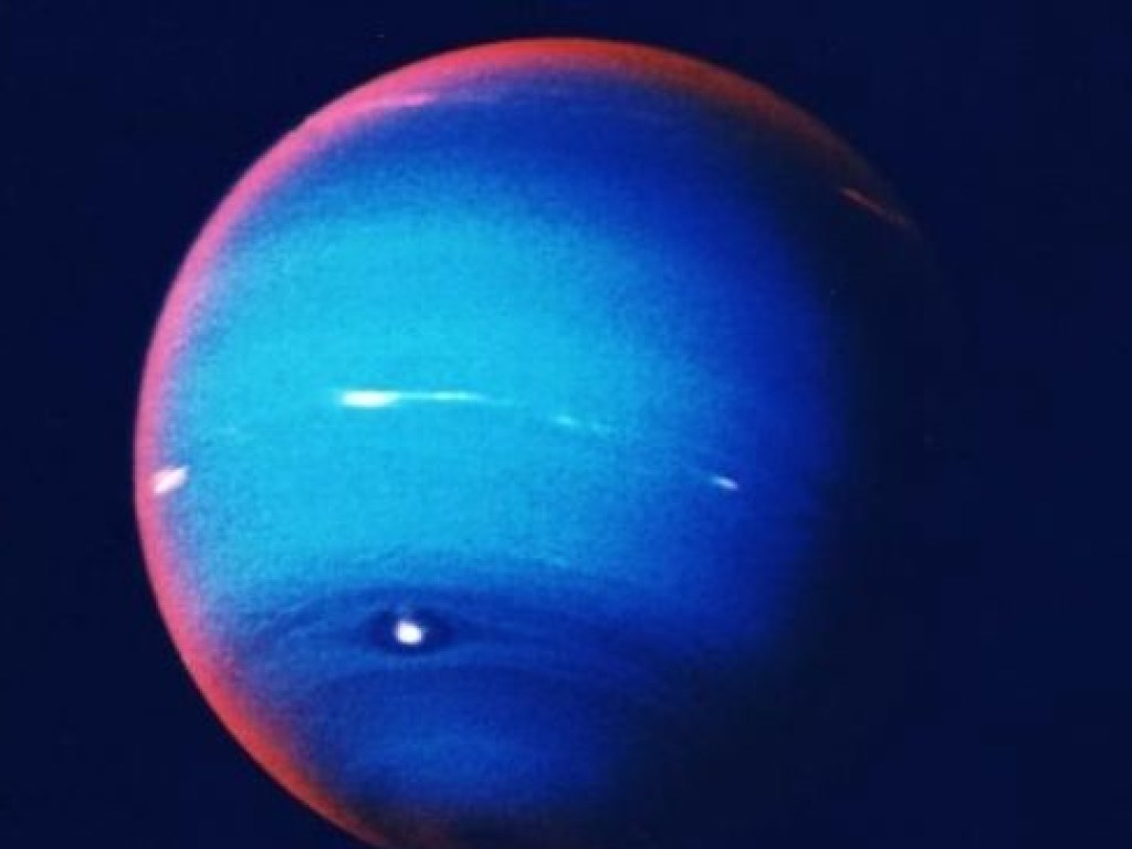 Ученые из NASA впервые наблюдали затухание темной бури на Нептуне (ФОТО)