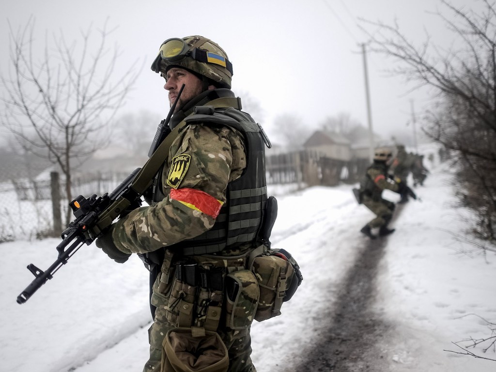 За прошедшие сутки боевики 12 раз нарушали перемирие, погиб один украинский военнослужащий, четверо ранены