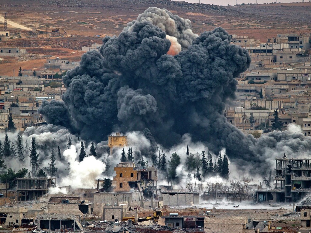 В Сирии в результате авиаудара погибло 100 человек