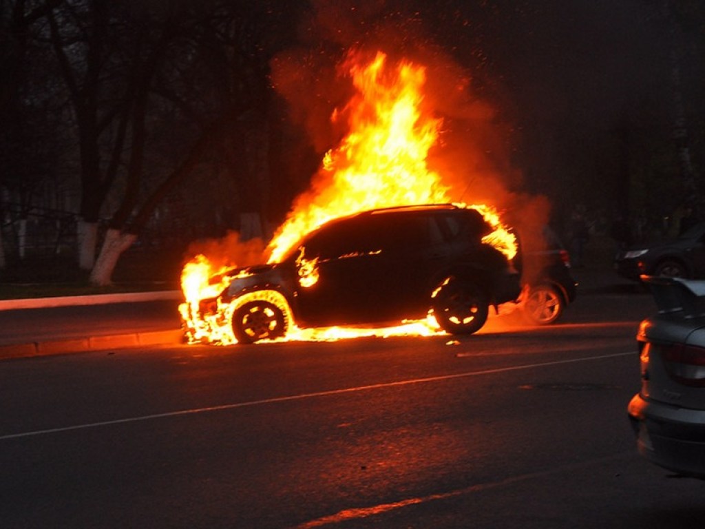 В Одессе подожгли автомобиль Volkswagen, принадлежащий судье
