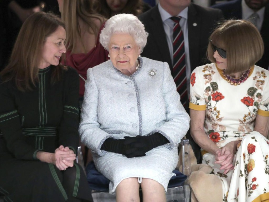 Королева Елизавета II впервые за 66 лет посетила Лондонскую неделю моды (ФОТО) 