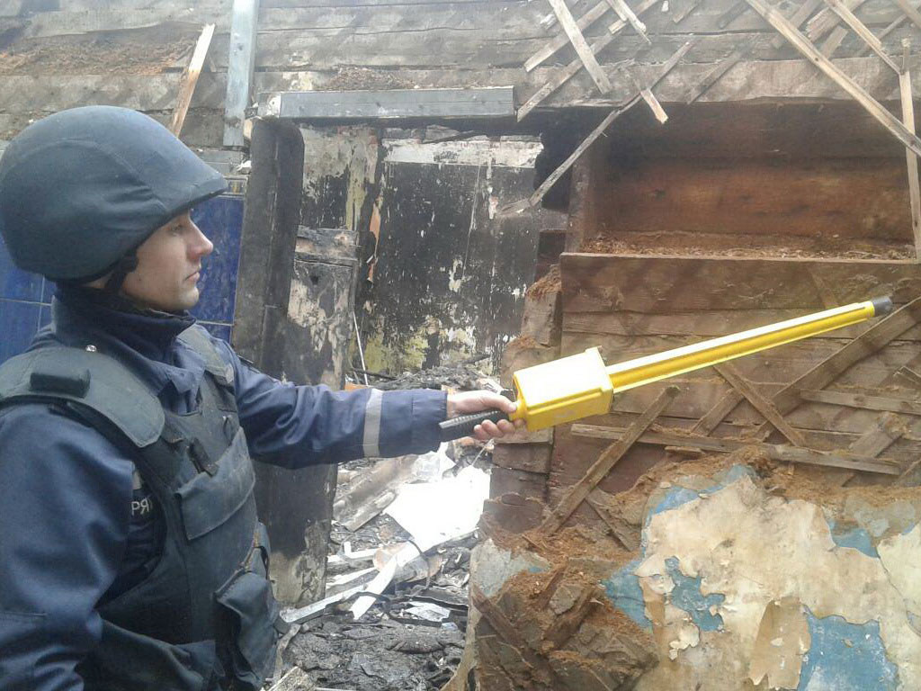 В Харькове в стене дома ремонтники обнаружили патроны и мину (ФОТО, ВИДЕО)