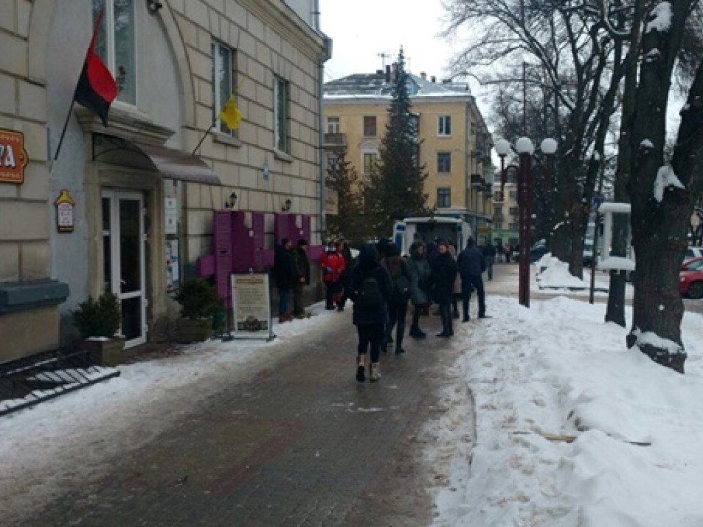 В Тернополе ударили ножом экс-депутата  (ФОТО)