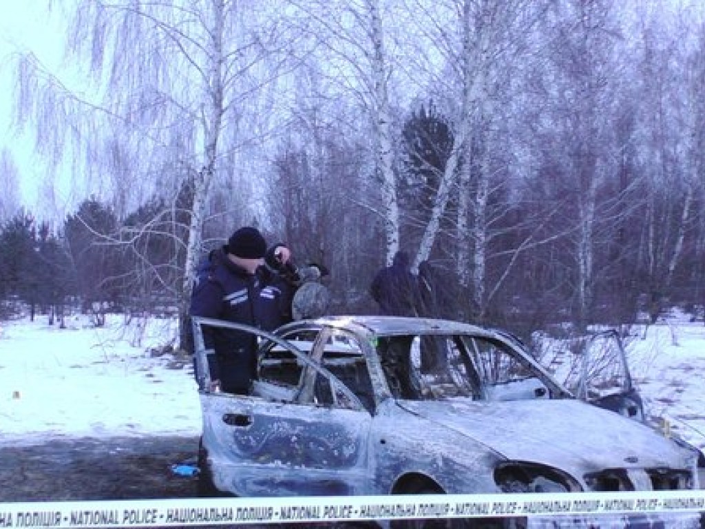 В Черниговской области нашли сгоревший автомобиль с останками человека (ФОТО)