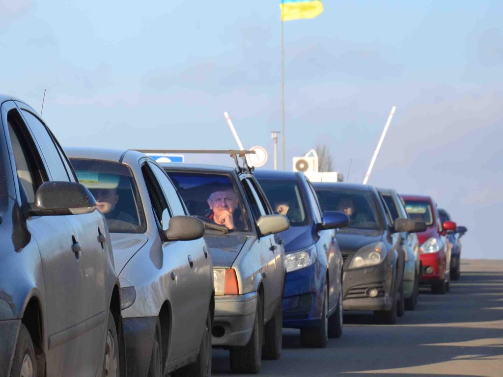 На КПВВ на Донбассе скопилось 620 автомобилей – ГПСУ