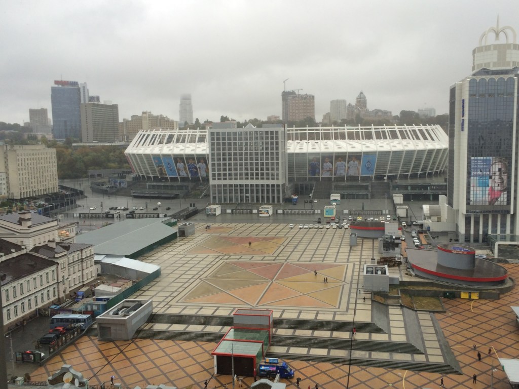 Из-за матча Лиги Европы в Киеве временно перекроют входы на трех станциях метро