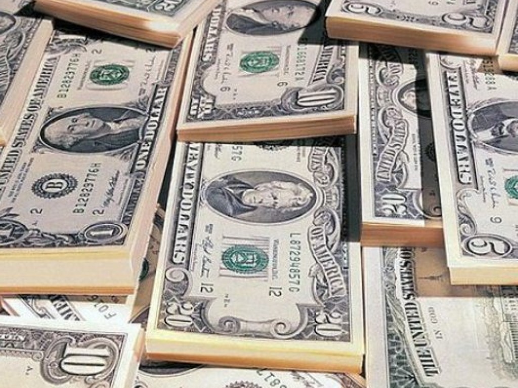 Экономист рассказал, как работа банков влияет на курс доллара в Украине