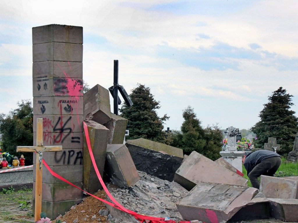 В Польше не восстанавливают украинские разрушенные памятники