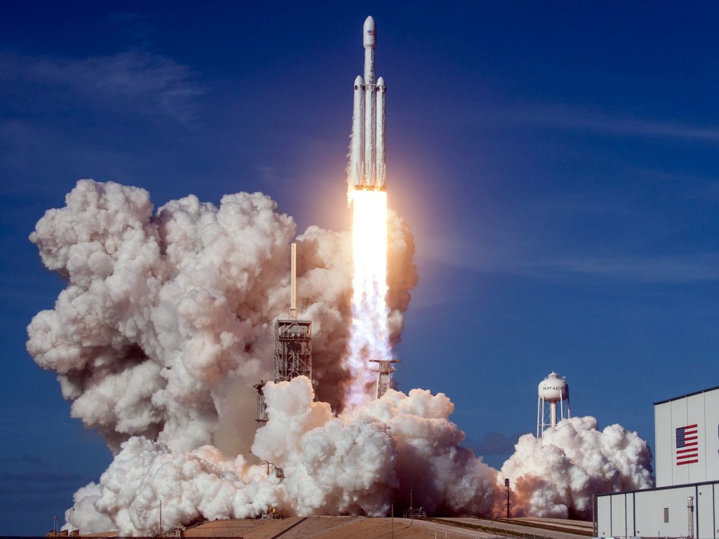Судну SpaceX не удалось поймать носовую часть ракеты Falcon 9 (ФОТО)