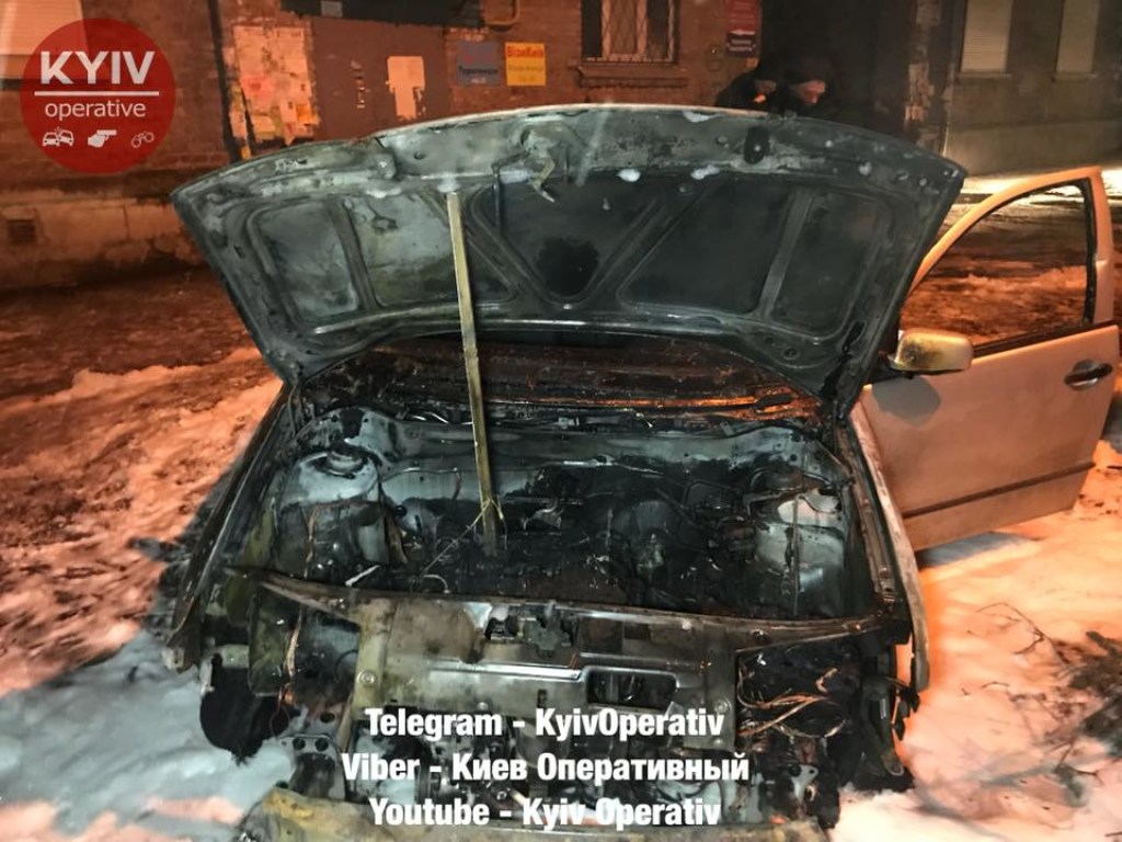 В Подольском районе Киева взорвался автомобиль, появилось видео с места ЧП