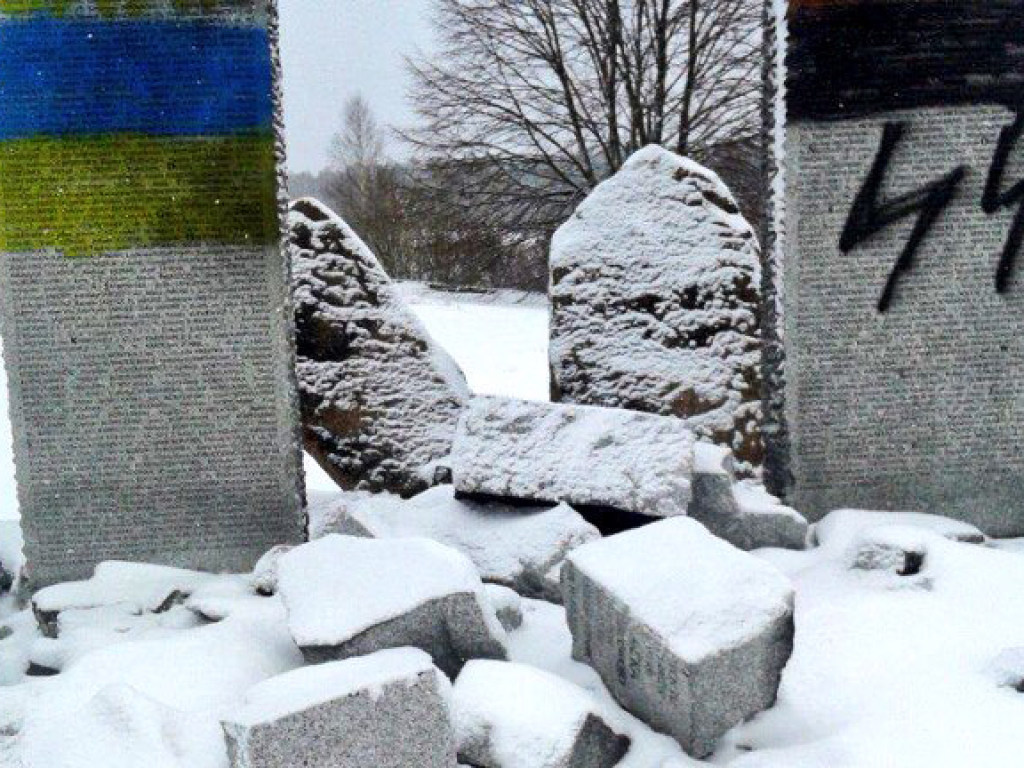 166 польских памятников в Украине установлены без разрешения