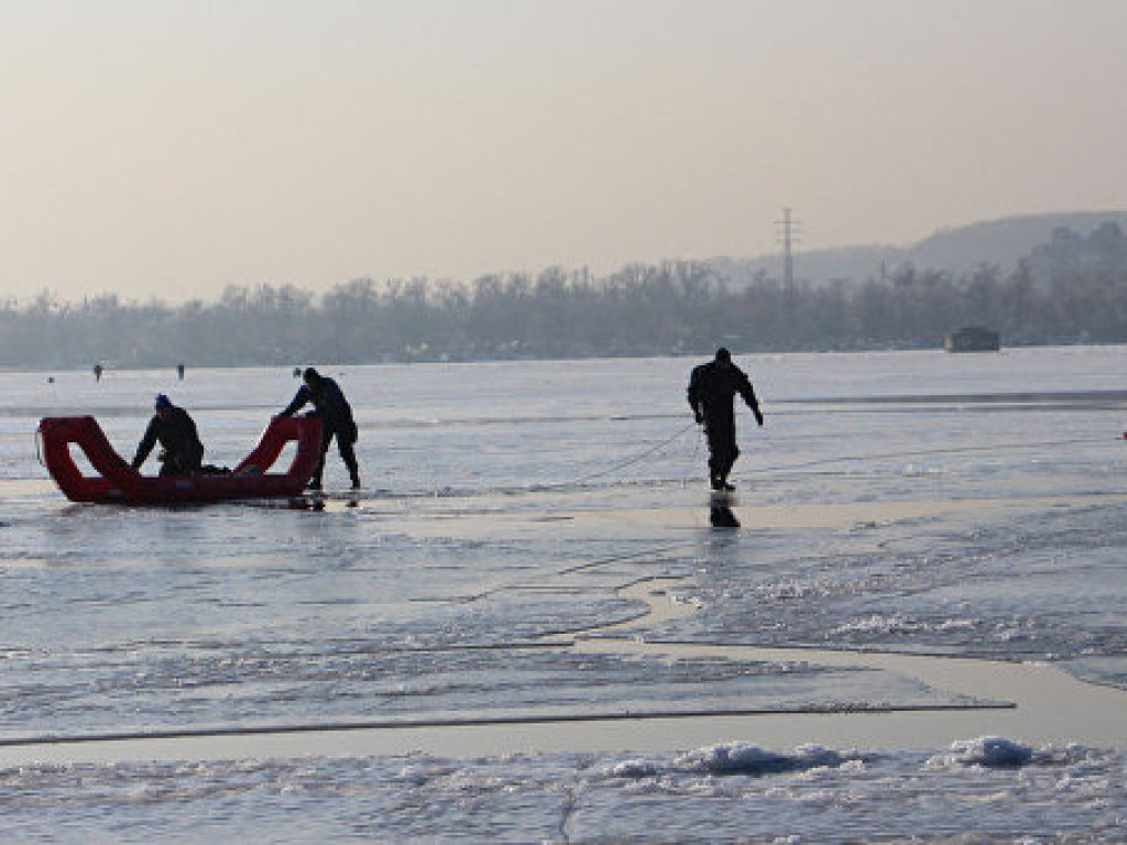 На Каменском водохранилище 50 рыбаков оказались на дрейфующей льдине