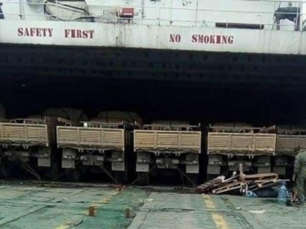 В тунисском порту задержали прибывшее из РФ судно с оружием (ФОТО)