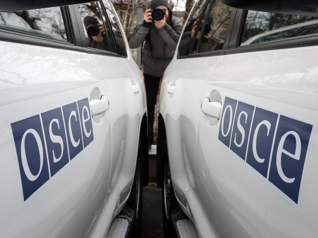 Наблюдатели ОБСЕ покинули базу в Попасной 