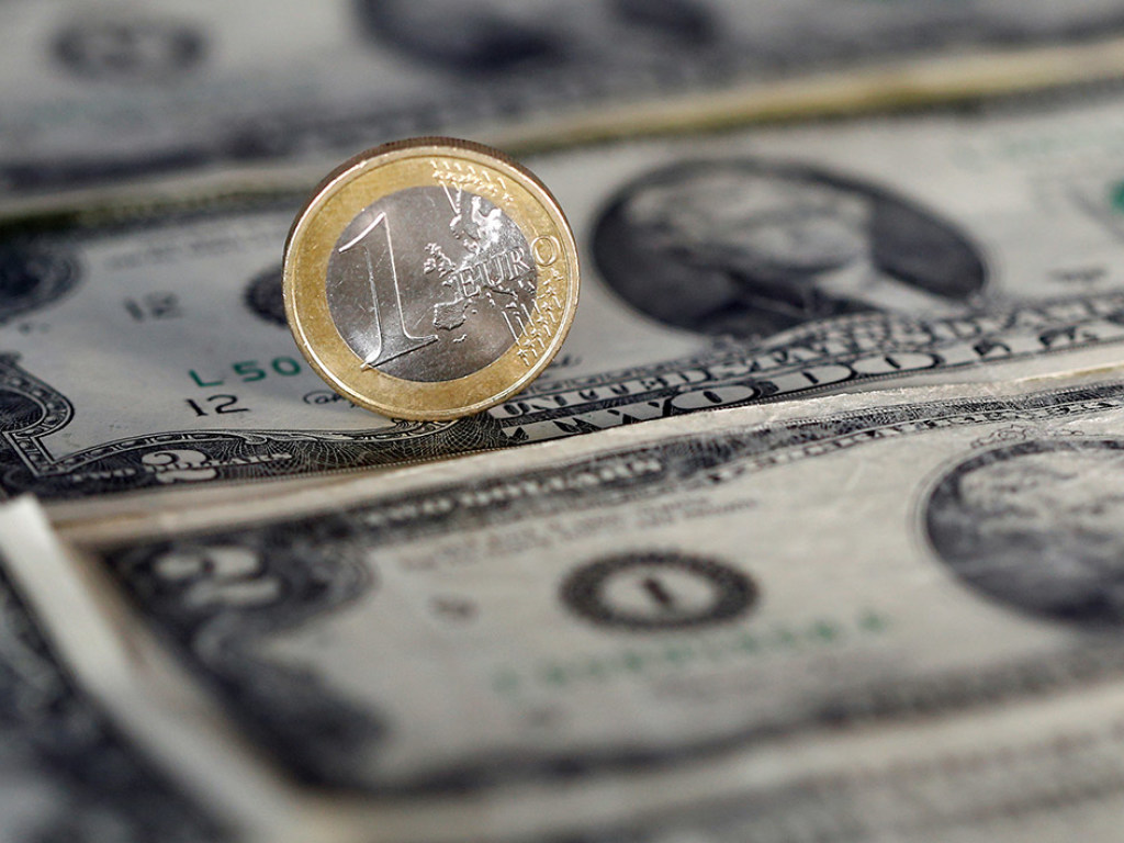 В начале недели подорожали евро и доллар в столичных обменниках