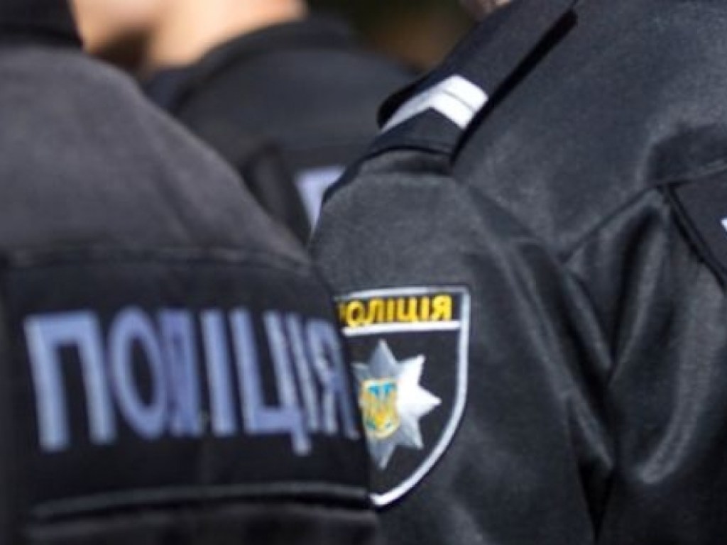 В Одессе на ж/д вокзале пьяные фанаты футбольного клуба «Карпаты» избили полицейских