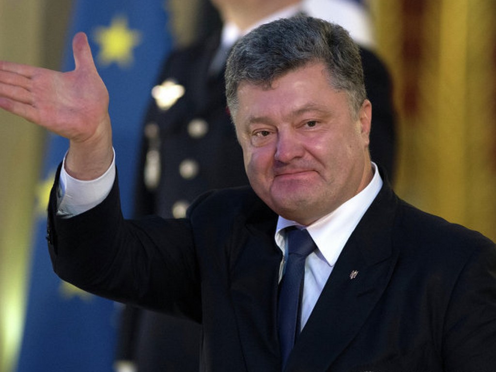 На заграничные визиты Порошенко в прошлом году  потрачено свыше 34 миллионов гривен