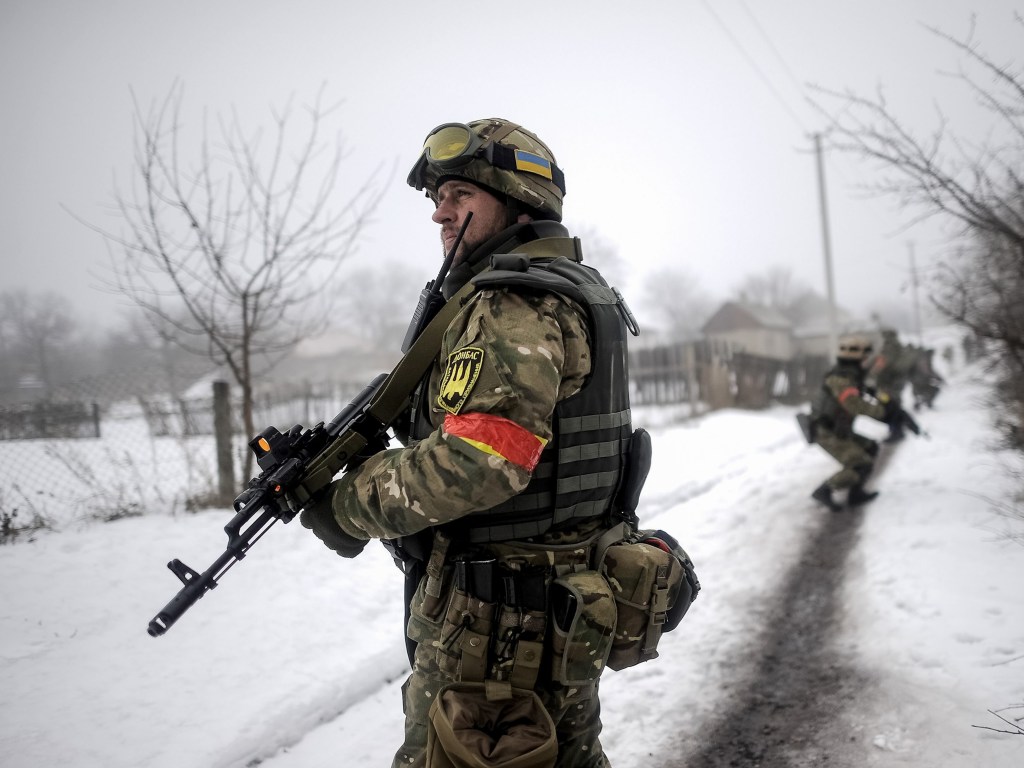 С начала суток в зоне АТО ранены трое украинских военных – штаб