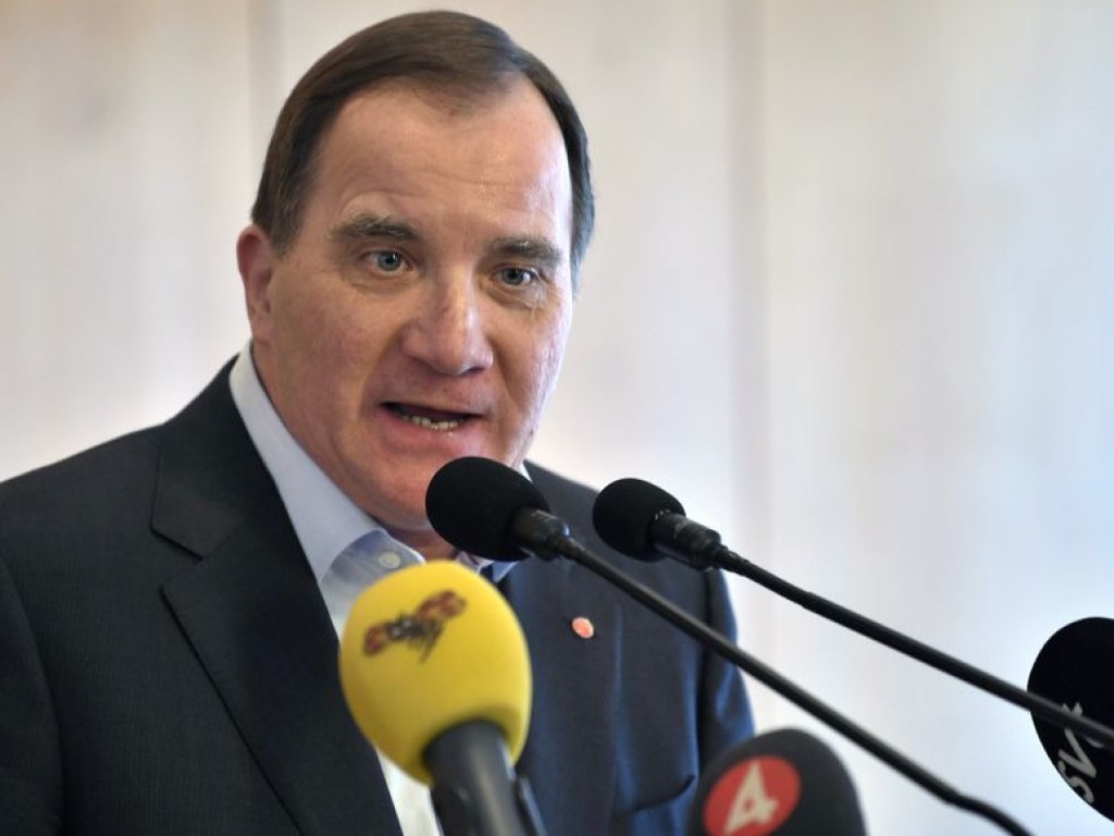 Премьер-министр Швеции попал в ДТП