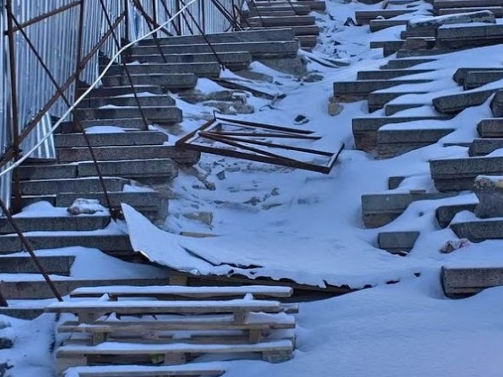 В Шевченковском районе Киева перестали ремонтировать лестницы