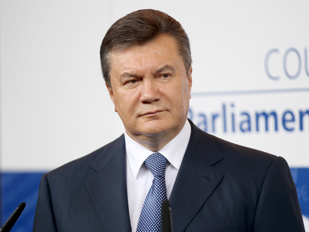 Две трети чиновников из нынешней власти работали с Януковичем – политолог