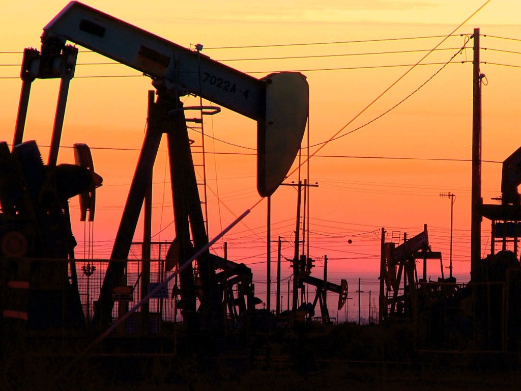 Нефть марки Brent торгуется по цене менее 67 долларов за баррель