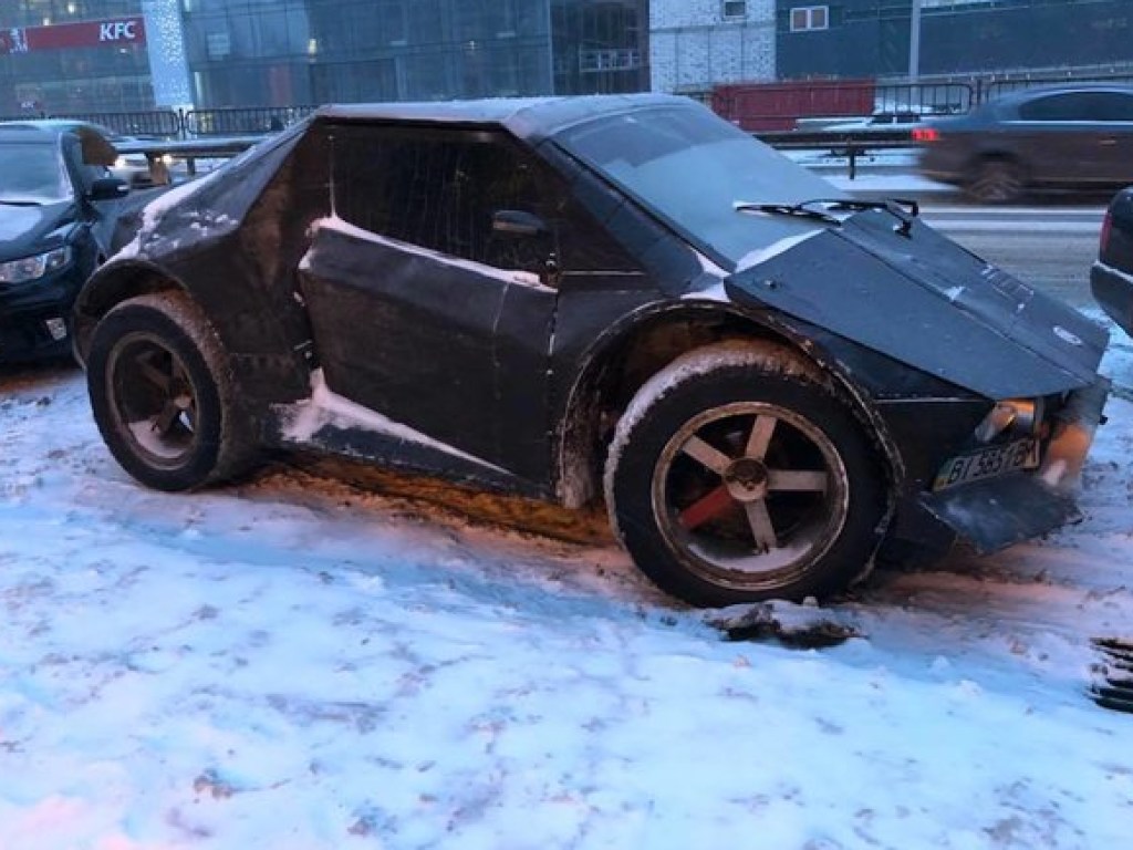 На улицах Киева появился автомобиль-монстр (ФОТО)