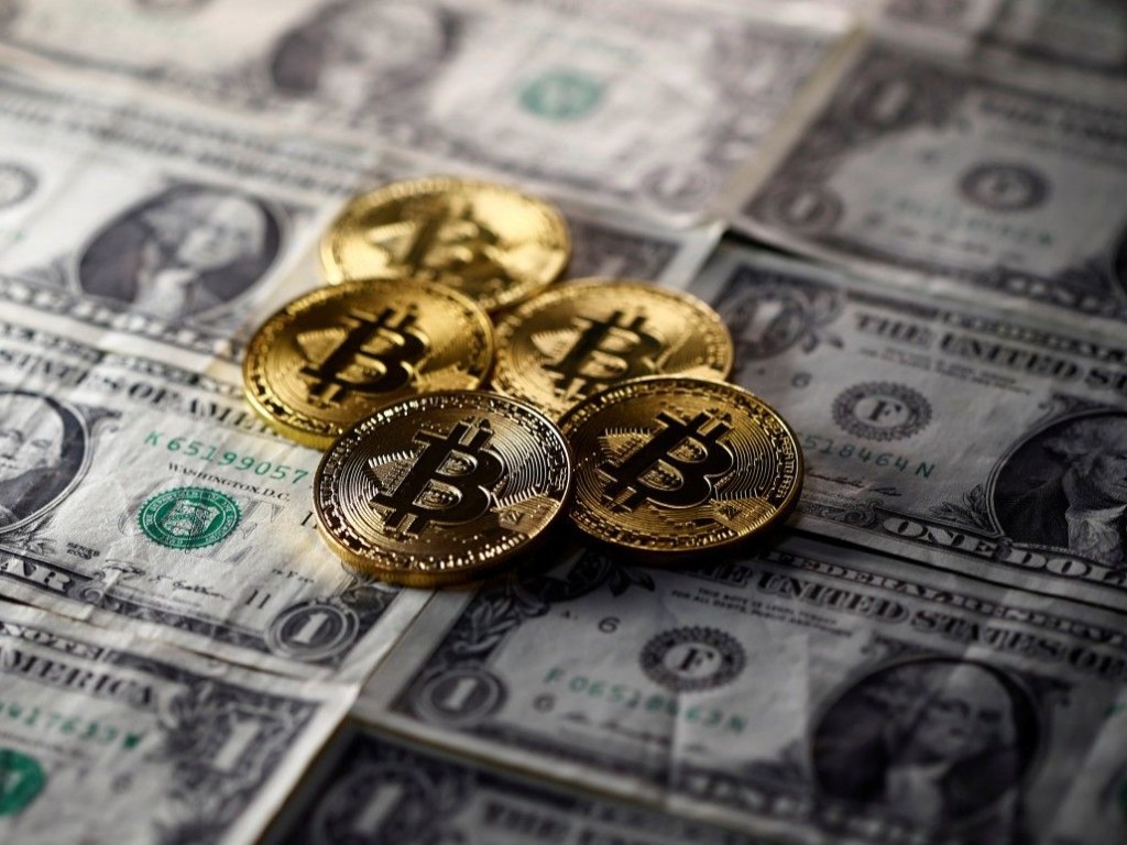 Из 5 основных криптовалют подорожал только Bitcoin