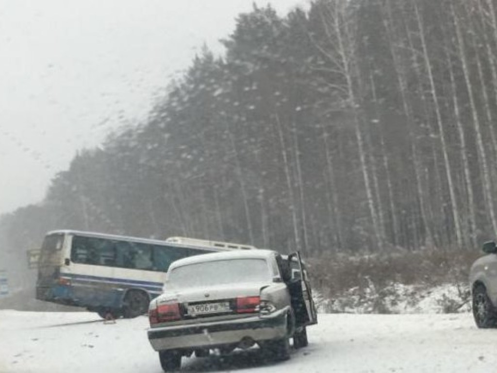 В Одесской области восстановили автомобильное движение с помощью военной техники (ФОТО)