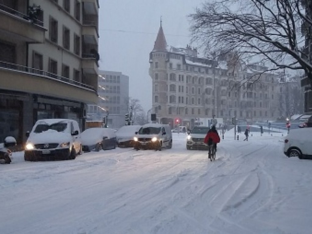 Снегопады в Европе: число погибших возросло до 55, закрыты аэропорты (ФОТО, ВИДЕО)
