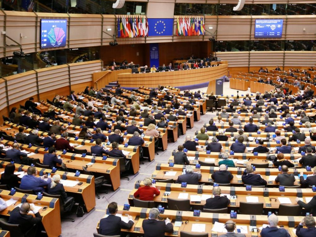Санкции Европарламента против Польши станут предостережением для Украины – эксперт