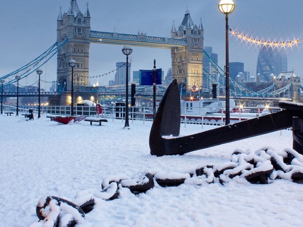 В Великобритании из-за снегопадов погибли двое взрослых и ребенок