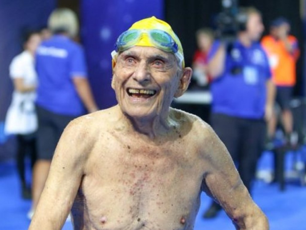 99-летний австралиец побил мировой рекорд по плаванию в своей возрастной категории