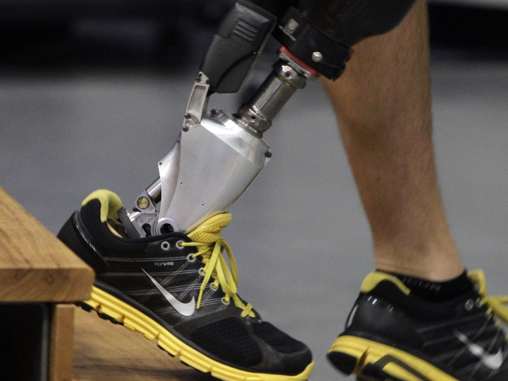 В США начали тестировать костюм, помогающий инвалидам восстановить функцию движения ног (ФОТО, ВИДЕО)