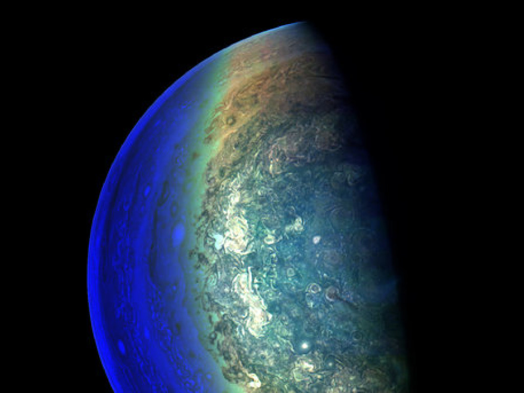 Как выглядят закрученные облака Юпитера: завораживающий снимок NASA