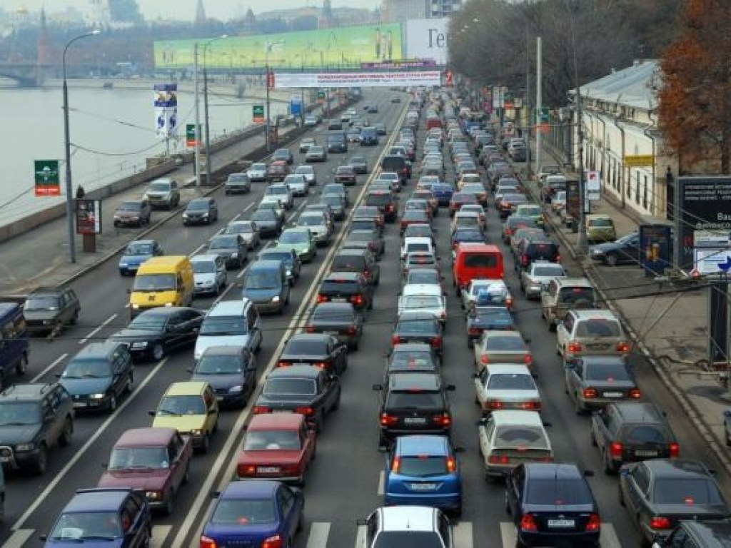 В Киеве зафиксированы 8-балльные пробки (КАРТА)