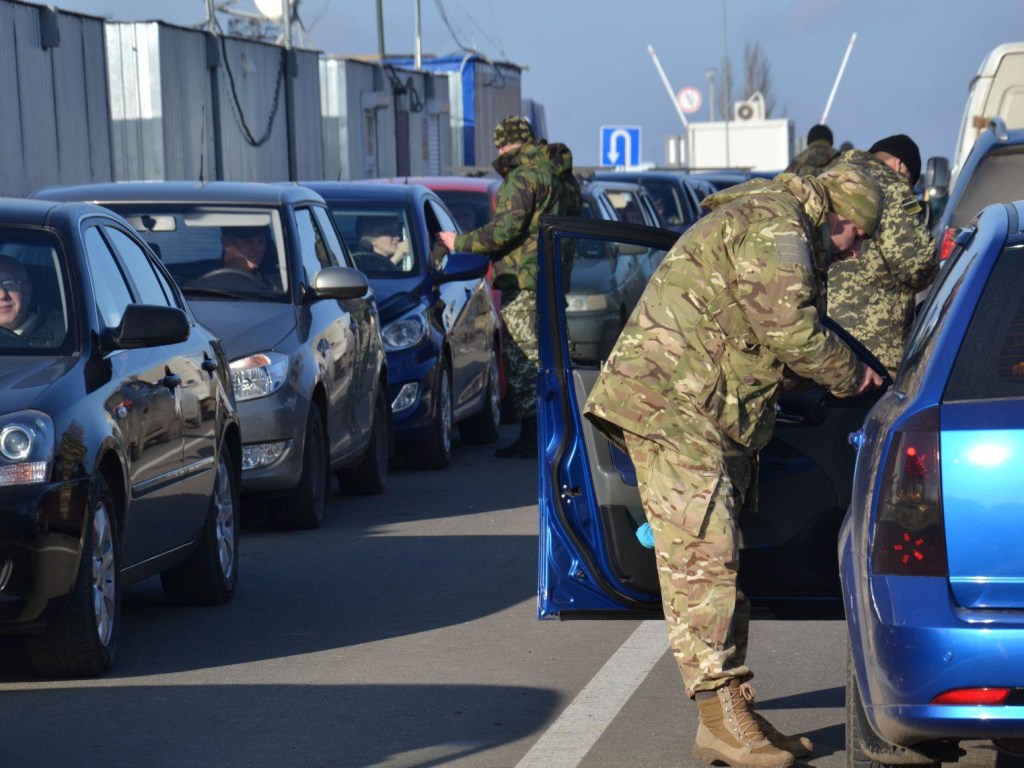 На Донбассе за сутки КПВВ пересекло более 28 тысяч человек