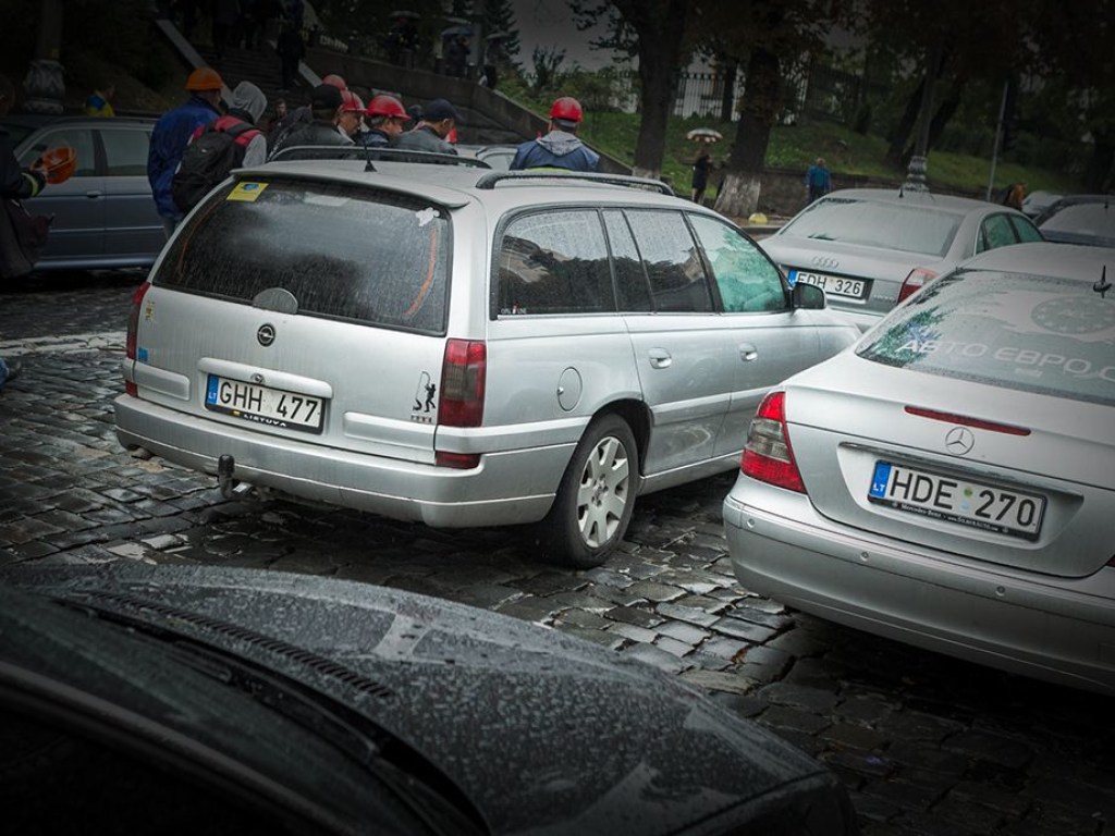 В Украине решили, что делать с авто на еврономерах