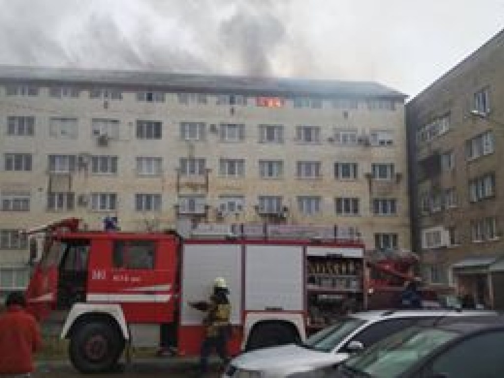 В Ужгороде горит общежитие торгово-экономического колледжа (ФОТО)