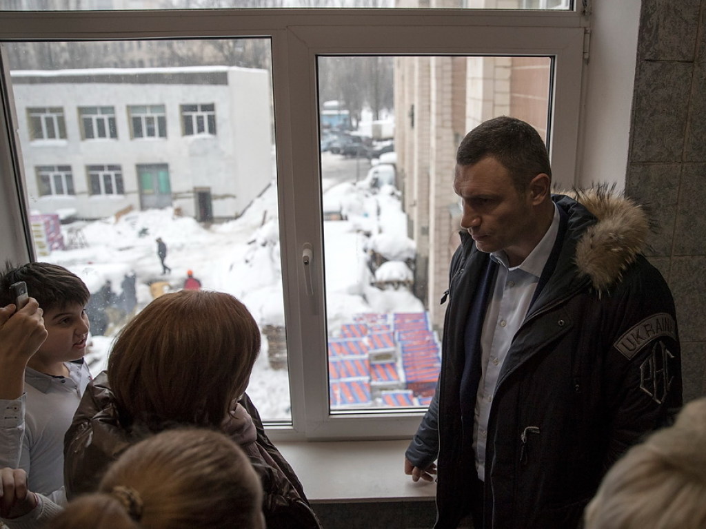 Кличко: мы будем штрафовать подрядчиков за срыв сроков реконструкции учебных учреждений